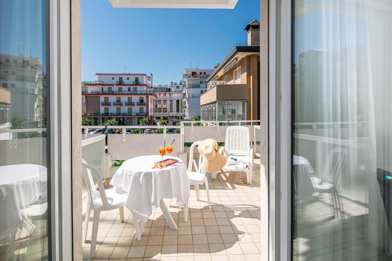 Hotel Pigalle Lido di Jesolo Exterior photo