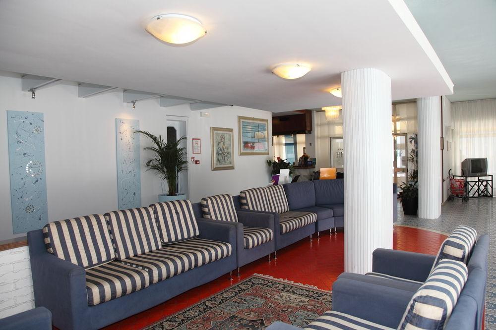 Hotel Pigalle Lido di Jesolo Exterior photo