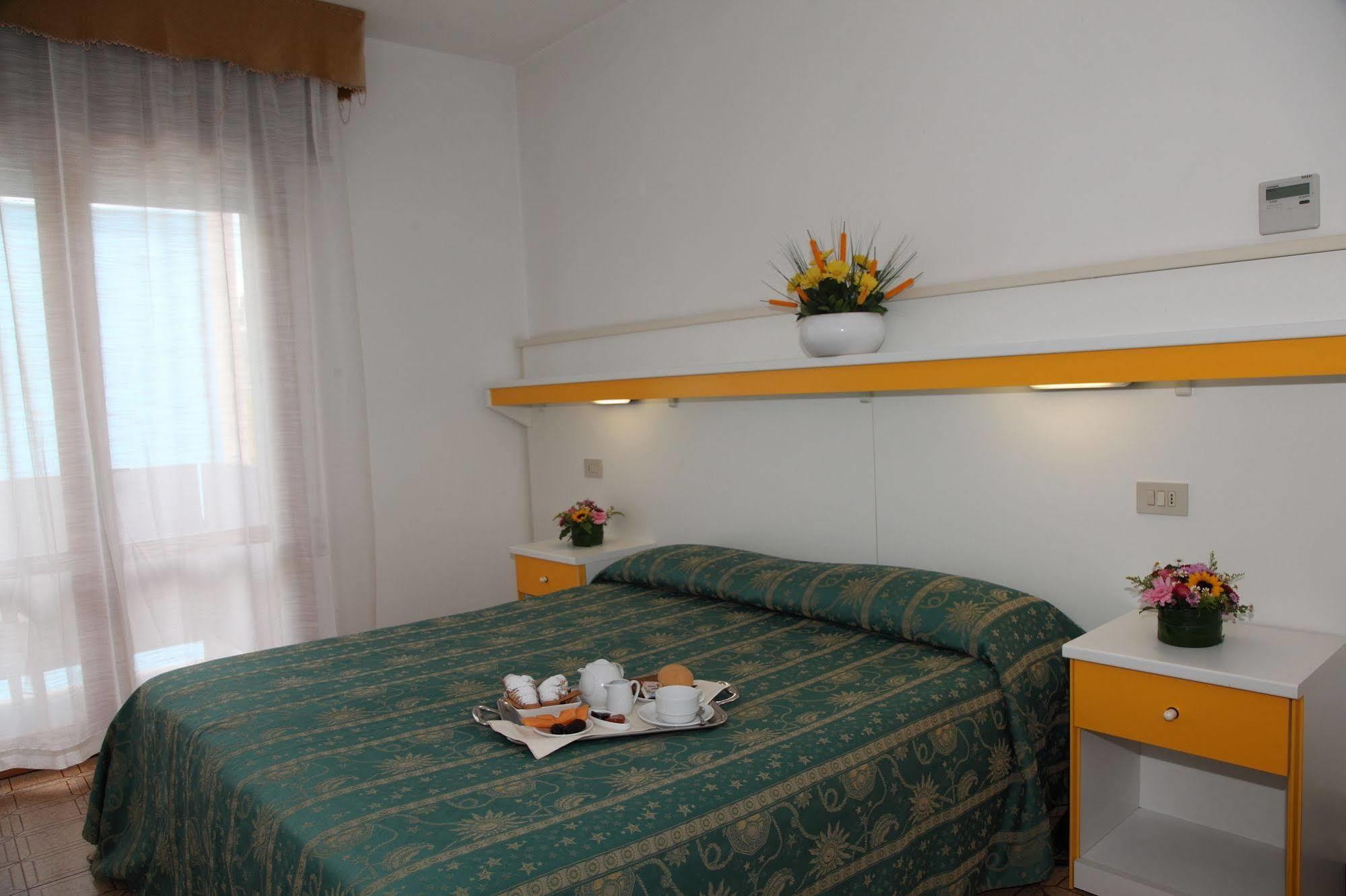 Hotel Pigalle Lido di Jesolo Exterior photo