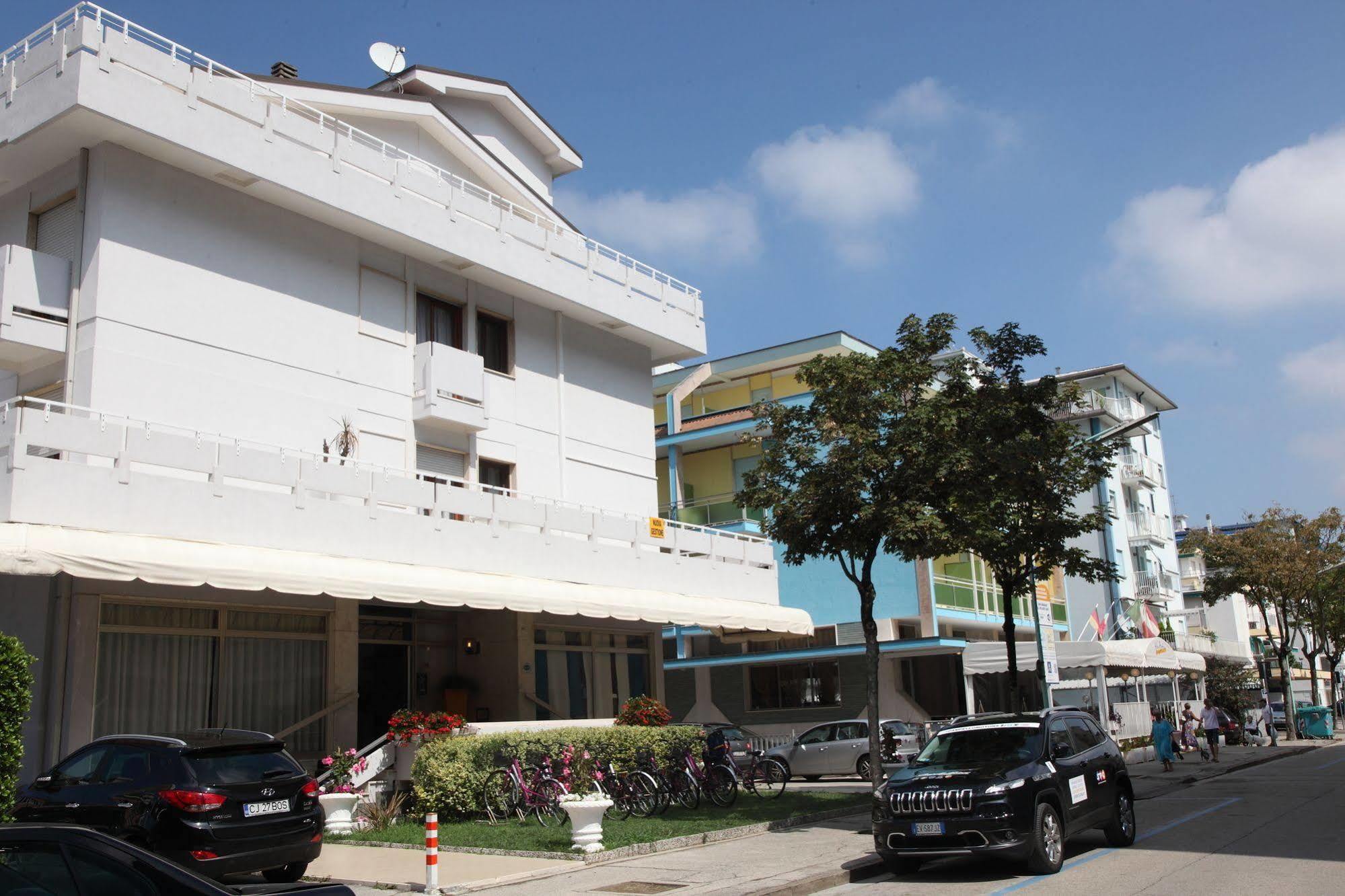 Hotel Pigalle Lido di Jesolo Exterior photo