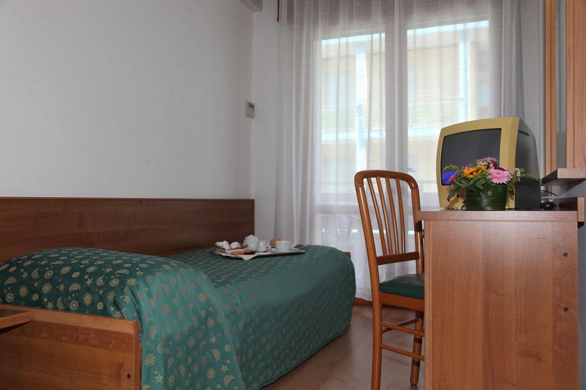 Hotel Pigalle Lido di Jesolo Exterior photo